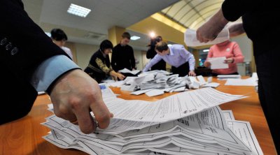 Seçici siyahıları məlumat lövhələrinə yerləşdirildi