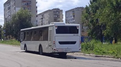 Ukrayna ordusu Luqanskda avtobusu atəşə tutdu – Ölən və yaralananlar var