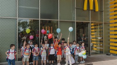 “McDonald’s Azərbaycan” və DSMF şəhid ailələrindən olan birinci sinif şagirdlərini məktəb ləvazimatları ilə təmin edib – FOTO