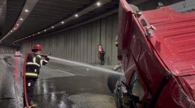 Bakıda yanacaq daşıyan yük avtomobili tunelin divarına çırpıldı - FOTO-VİDEO