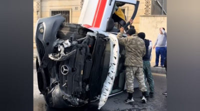 Bakıda qəzaya düşən ambulans aşdı – VİDEO