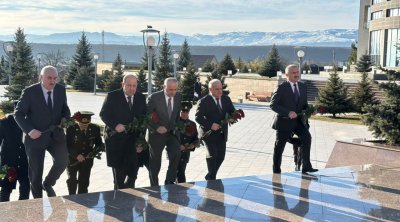 Qusarda Heydər Əliyevin abidəsinə kütləvi ZİYARƏT başlandı – FOTO