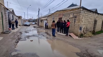 Masazırda kanalizasiya xətti partladı: Yeni çəkilən yol sıradan çıxdı - VİDEO