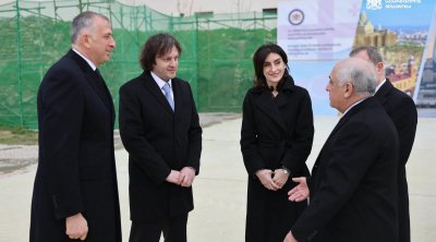 Baş nazirlər Bakıda inşa ediləcək yeni səfirlik binasının ərazisində - FOTO