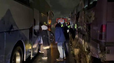 Turist mikroavtobusu qəzaya uğradı: Ata və oğlu həyatını itirdi - VİDEO