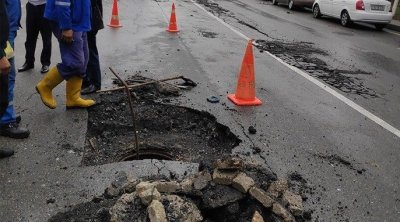 Bakıda yol ÇÖKDÜ - VİDEO