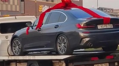 Bakıda qıza "Sevgililər günü"ndə “BMW” hədiyyə etdilər – VİDEO