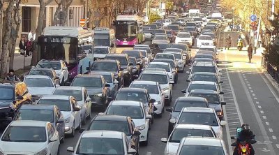 Bakıda bəzi yollarda hərəkət sürəti aşağı düşüb - FOTO