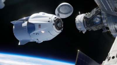 "SpaceX" 4 nəfəri Beynəlxalq Kosmik Stansiyaya çatdırdı - VİDEO