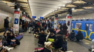 Kiyevdə rus dronlarının hücumu səbəbindən sakinlər metro stansiyalarına sığındılar - VİDEO