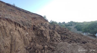 Lerikdə torpaq sürüşməsi BAŞ VERDİ: Yaşayış evi təhlükə altındadır - FOTO