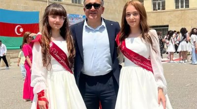 Qızlarının ikisi də tələbə oldu