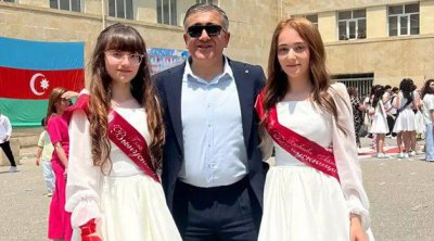 Qızlarının ikisi də tələbə oldu