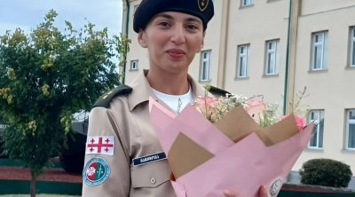 Gürcüstanda azərbaycanlı qadın leytenant rütbəsi aldı - FOTO