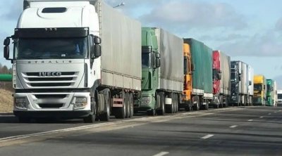 Samur gömrük postunda 74 yük maşını var - AYNA