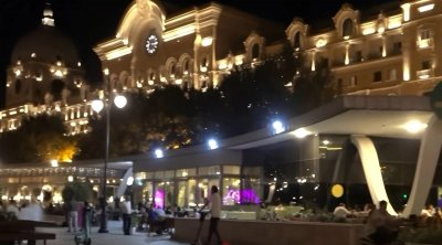 "Qış parkı"ndakı məşhur restorandan NARAZILIQ: "Hərəkət etmək olmur" - VİDEO