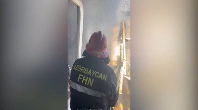 Bakıda yaşayış binasında YANĞIN: 12 nəfər təxliyə edildi – VİDEO