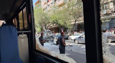 İrəvanın mərkəzində partlayış: Xəsarət alanlar var – FOTO/VİDEO