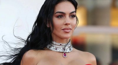 “Əl-Nəsr, ona şalvar hədiyyə edin” - Səudiyyəlilər Ronaldonun nişanlısının geyimini qınadı - FOTO