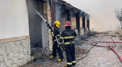 Bakıda istirahət mərkəzi yandı - FOTO