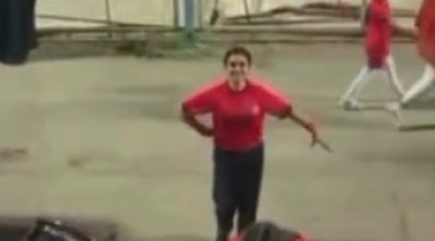 Güneyli qız stadionda Azərbaycan rəqsi ilə maraq doğurub - VİDEO