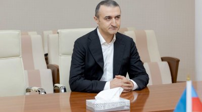 Həkim kimi adı siyahıda olmayan Dilqəm Məhərrəmov bu yola əl atdı – FOTO
