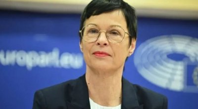 Avropa İttifaqının komissarı: “Bu gün İlham Əliyev ilə açıq fikir mübadiləsi apardıq” – FOTO