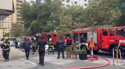 Bakıda yaşayış binasındakı yanğın söndürüldü - VİDEO