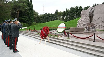 Anım Günündə Fəxri xiyaban, Şəhidlər xiyabanı, Zəfər parkı və Hərbi Memorial Məzarlıq ZİYARƏT EDİLDİ - FOTO