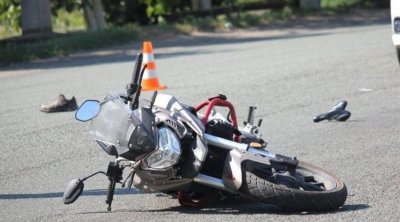 Motosiklet daş lövhəyə çırpıldı - Sürücü öldü