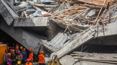 İndoneziyada məktəb binası çökdü: 1 ölü, 102 yaralı var - VİDEO