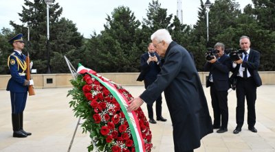 İtaliya Prezidenti Bakıda şəhidlərin xatirəsini andı - FOTO