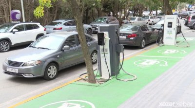 Elektromobil və hibrid avtomobillərin şarj məntəqələrində qanunsuz PARKLANMA - VİDEO