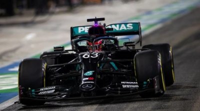 Rassel Formula 1 Sinqapur Qran Prisinin qalibi oldu