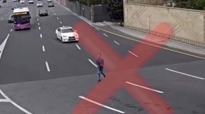 Bakıda yolu keçmək istəyən piyada son anda qəzadan belə qurtuldu – ANBAAN VİDEO