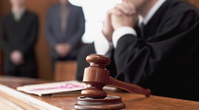 Arvadını öldürmək istəyən və qızına bıçaqla xəsarət yetirən şəxsə AĞIR CƏZA