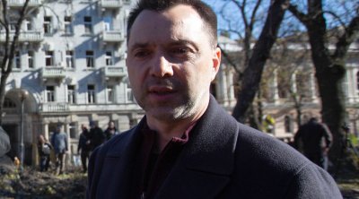 Arestoviçdən Rusiyanın onu beynəlxalq axtarışa verməsi qərarına REAKSİYA
