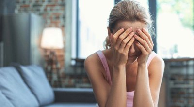 Qadınlar kişilərlə müqayisədə niyə daha çox depressiyaya düşürlər?