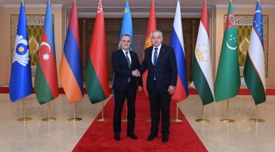 Ceyhun Bayramov tacikistanlı həmkarı ilə görüşüb