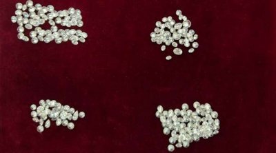 120 karatlıq brilyantı gömrükdən qanunsuz keçirmək istədilər – FOTO