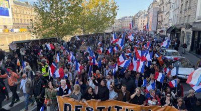 Parisdə HÖKUMƏT BÖHRANI: Makronun istefası tələb edilir - FOTO/VİDEO