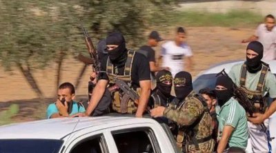 DƏHŞƏTLİ GÖRÜNTÜLƏR: Qəzzaya qayıdan HƏMAS döyüşçüləri digər klanların üzvlərini güllələdi – VİDEO