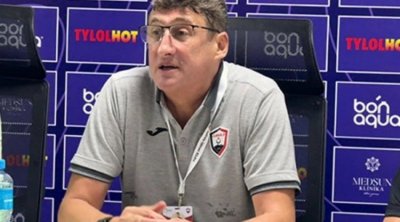 Kaxaber Tsxadadze: “Belə meydanlarda müasir futbol oynamaq çətindir”