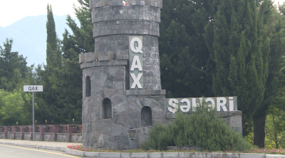 Qaxda avtomaşın qəzaya uğradı - Qarşısına inək çıxıb - FOTO
