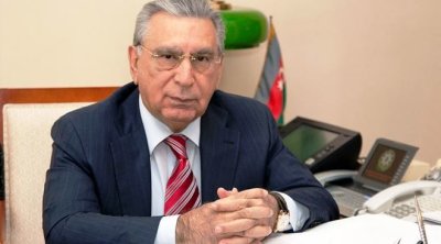 Mehdiyevin yanında o qalır, bazarlığı da mən edirəm...