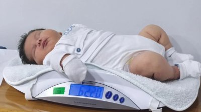6 kilodan çox doğulan körpə gündəm oldu – FOTO