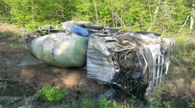 Ağdərədə betonqarışdıran maşın dərəyə aşdı – SÜRÜCÜ ÖLDÜ