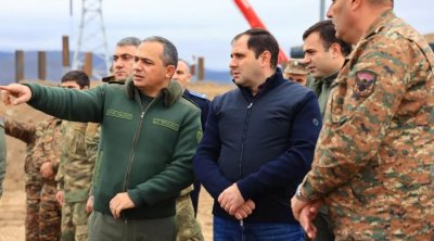 Ermənistanın müdafiə naziri Azərbaycanla sərhədə GƏLDİ