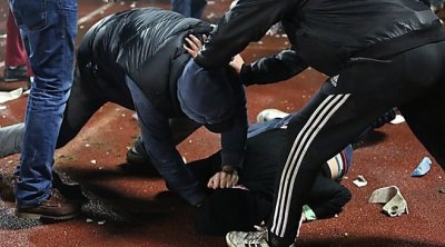 Bakıda məşhur restoranda DAVA: Mühafizəçinin qolunu dişlədi