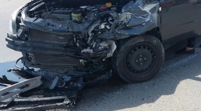 Sumqayıtda avtomobil işıq dirəyinə çırpılaraq aşdı - VİDEO